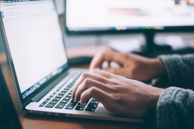 An individual using case management software on a laptop